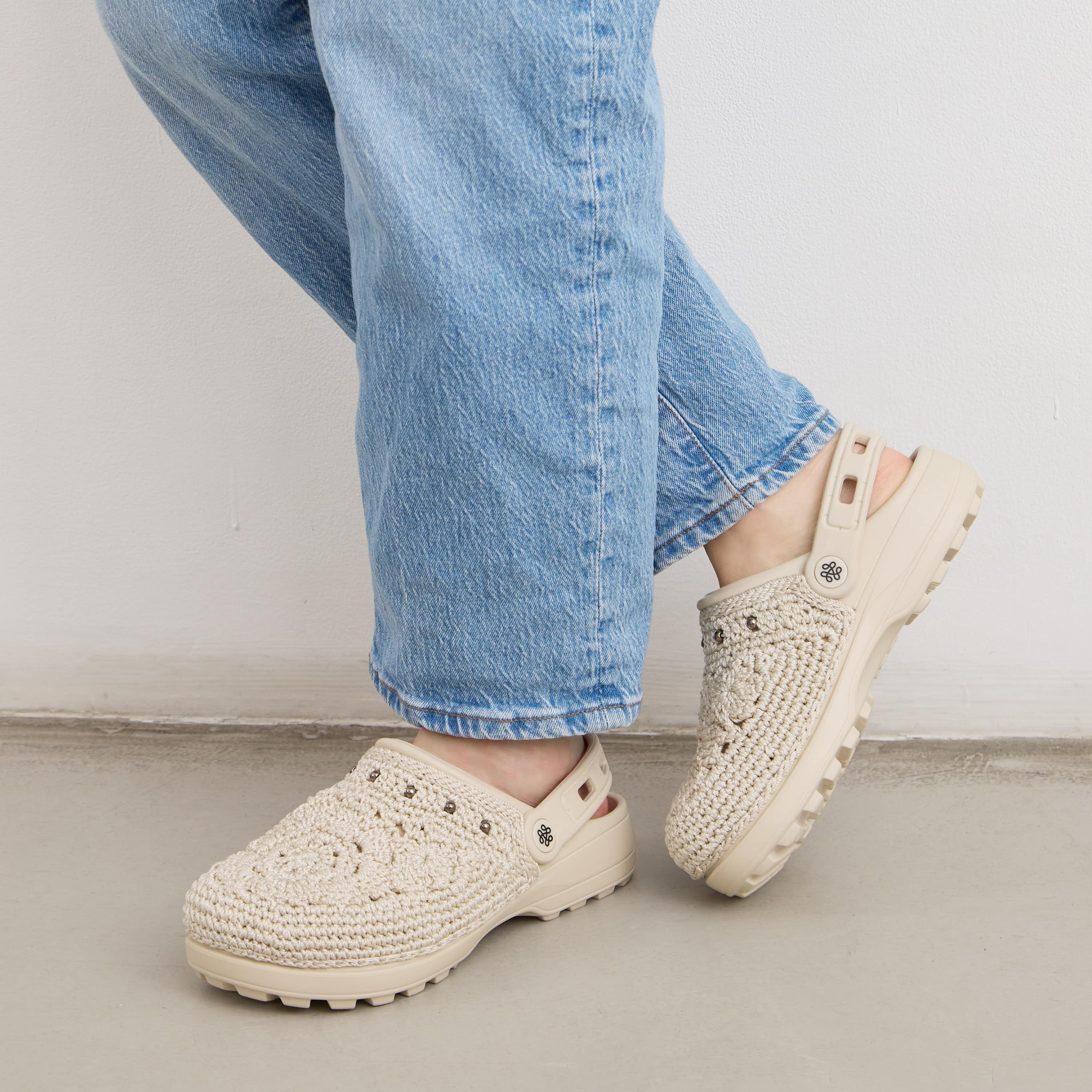 Bolo Clog - Hand Crochet - Natural Medallion - Image 5